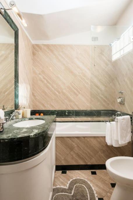 Piazza Navona - Penthouse In The Heart Of Apartment